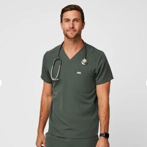 Figs ~ 3 Pocket V-neck Scrub Top ~ Tech Collection ~ Leon ~ Green ~ X Small
